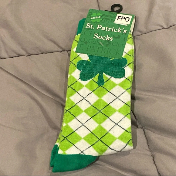 NWT Green and White St. Patrick's Day High Socks - Picture 4 of 4